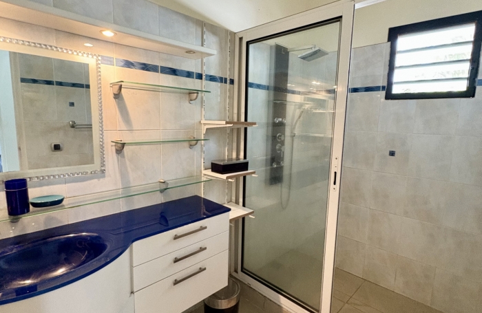 MAGNIFIQUE VILLA T5 MEUBLEE + GARAGE LAMENTIN