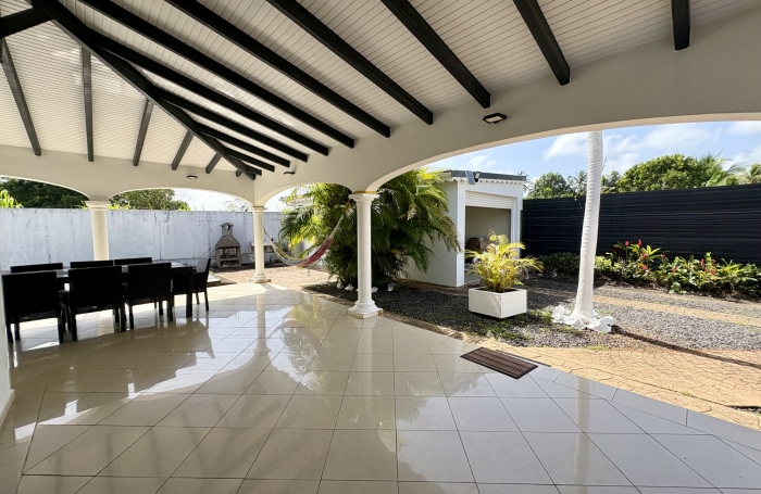 MAGNIFIQUE VILLA T5 MEUBLEE + GARAGE LAMENTIN