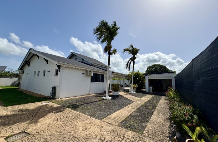 MAGNIFIQUE VILLA T5 MEUBLEE + GARAGE LAMENTIN