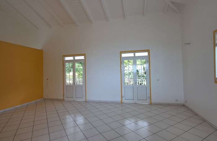 Appartement haut de villa T3bis vue mer sur Pointe Noire