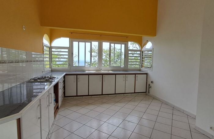 Appartement haut de villa T3bis vue mer sur Pointe Noire