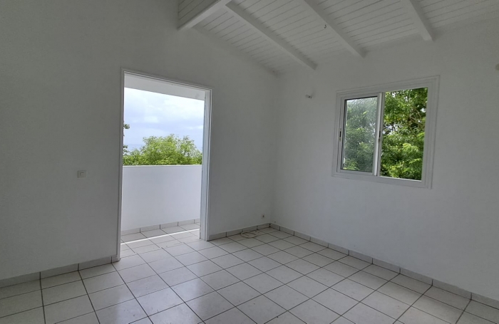 Appartement haut de villa T3bis vue mer sur Pointe Noire