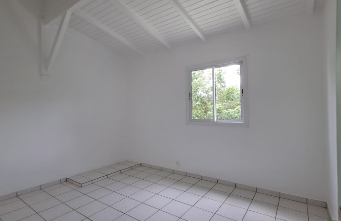 Appartement haut de villa T3bis vue mer sur Pointe Noire