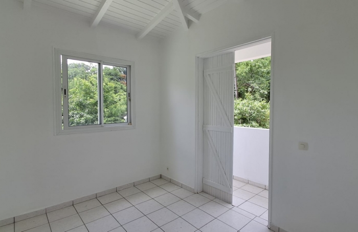 Appartement haut de villa T3bis vue mer sur Pointe Noire