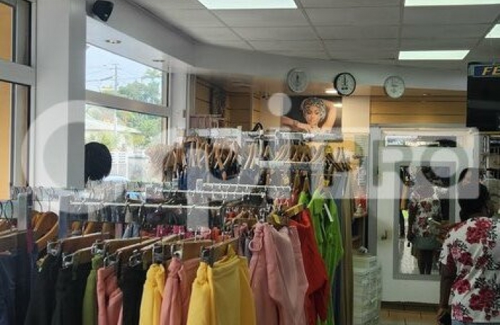 En EXCLUSIVITE avec l'Agence ORPI BOUTAREL devenez propriétaire d'un local commercial à SAINTE ROSE