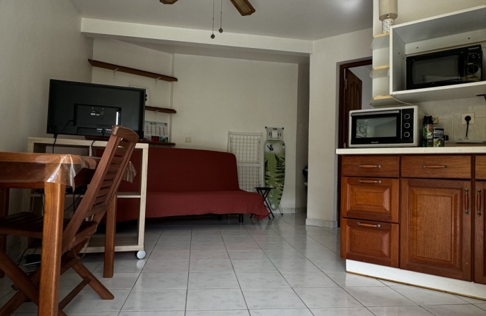 BOUILLANTE - APPARTEMENT meublé T2 à Poirier.