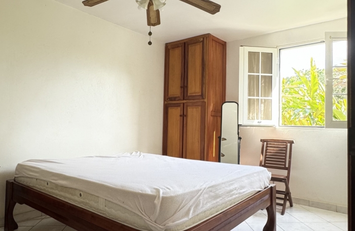 BOUILLANTE - APPARTEMENT meublé T2 à Poirier.