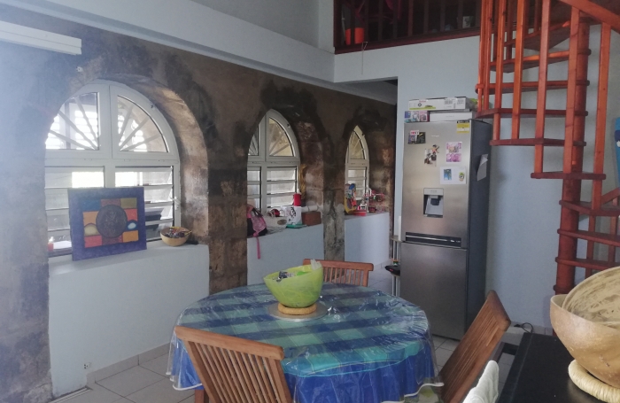 BAILLIF à louer   Maison duplex non meublée  2 chambres, environnement paisible