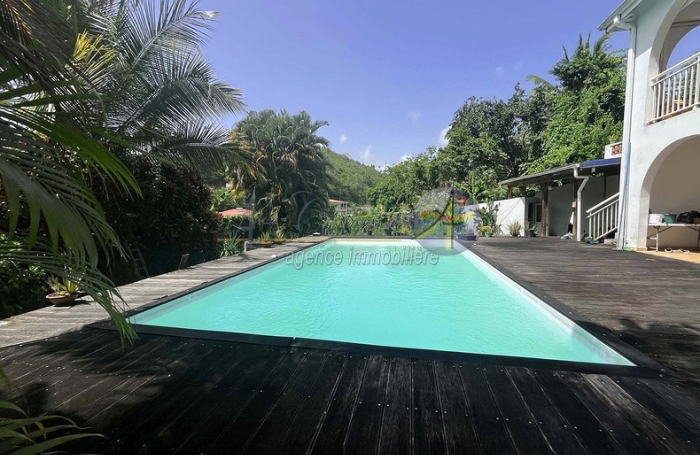 Belle maison d'architecte de 133 m2 avec piscine et garage double