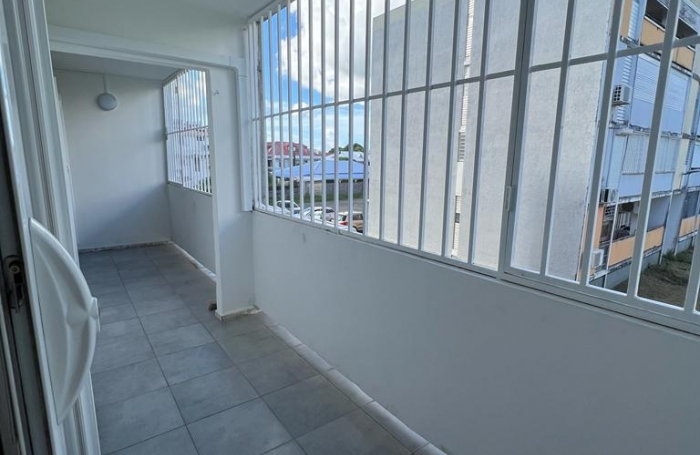 BEL APPARTEMENT T3 MEUBLE