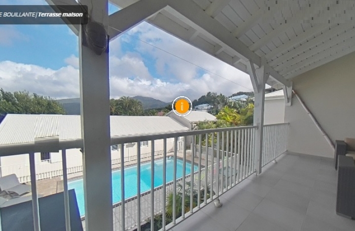 BOUILLANTE - COMPLEXE TOURISTIQUE ET VILLA - PISCINE - VUE MER