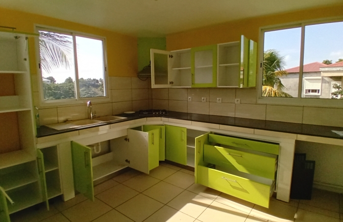 LE GOSIER Haute de villa de type T4 97190