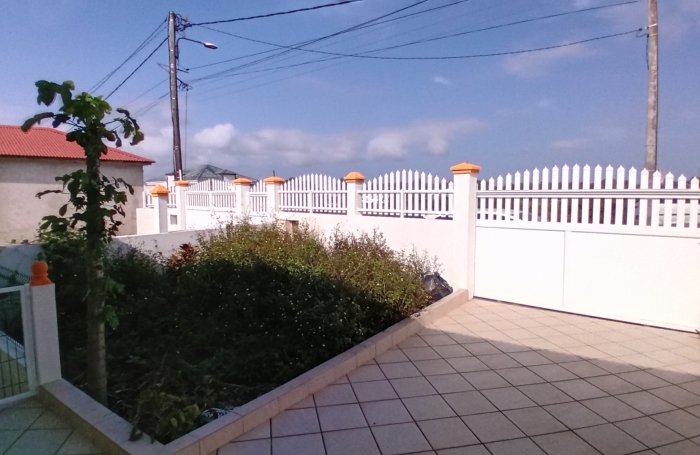 LE GOSIER Haute de villa de type T4 97190