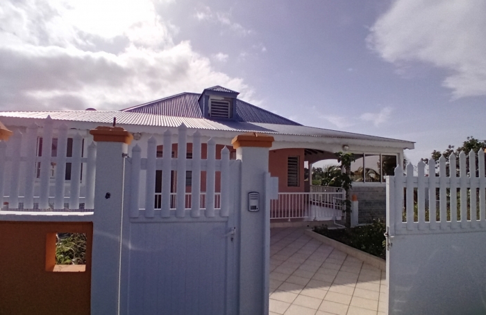 LE GOSIER Haute de villa de type T4 97190