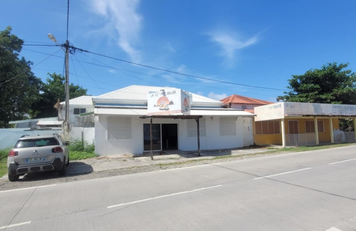 De 169.51m2 en location 1600 € par mois à Saint-François