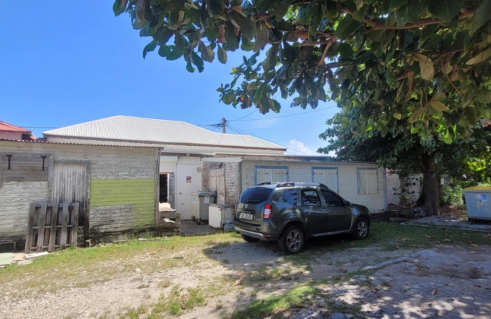 De 169.51m2 en location 1600 € par mois à Saint-François