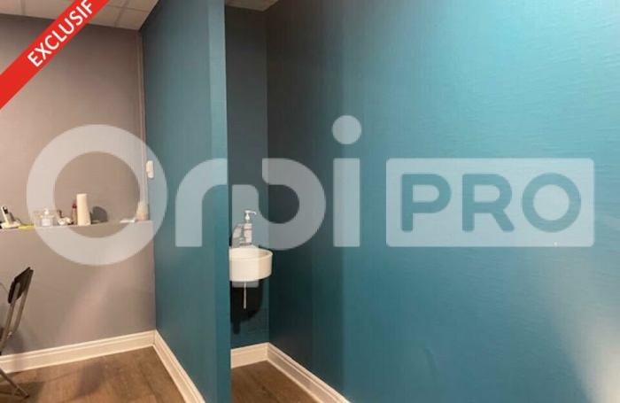 A VENDRE EN EXCLUSIVITE AVEC ORPI BOUTAREL, un local commercial en RDC rénové récemment