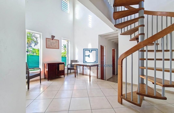 Location Maison 161m&sup2; 4 pi&#232;ces Saint François