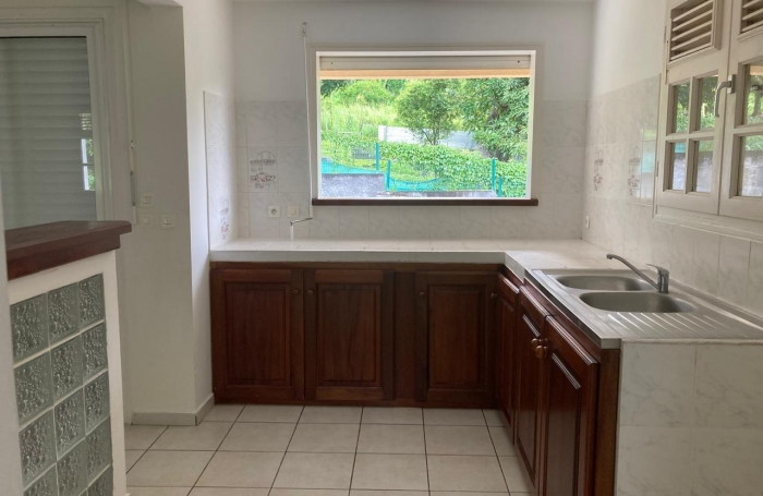 GOURBEYRE- maison individuelle T4 , terrasse et jardin clôturé