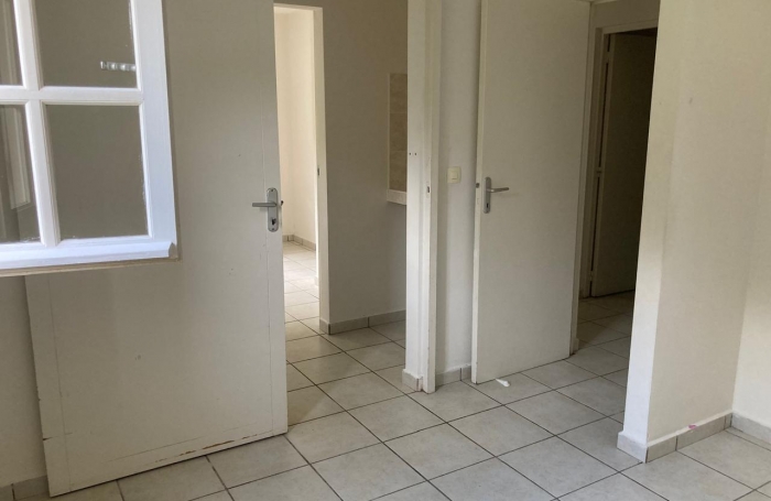 GOURBEYRE- maison individuelle T4 , terrasse et jardin clôturé