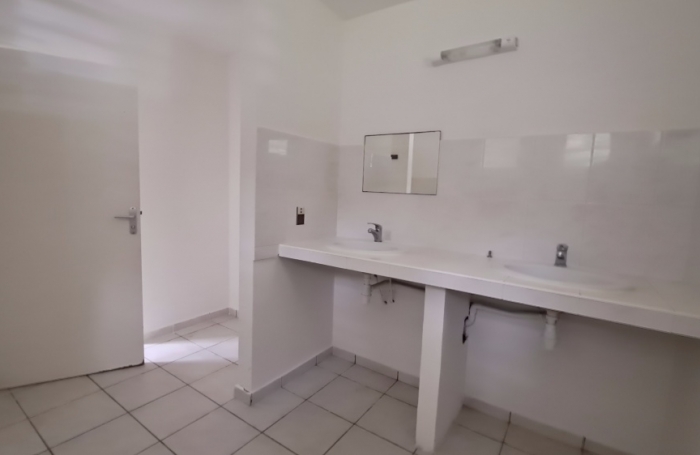 GOURBEYRE- maison individuelle T4 , terrasse et jardin clôturé