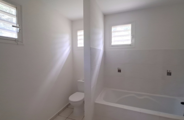 GOURBEYRE- maison individuelle T4 , terrasse et jardin clôturé