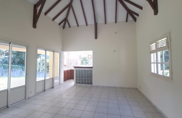 GOURBEYRE- maison individuelle T4 , terrasse et jardin clôturé