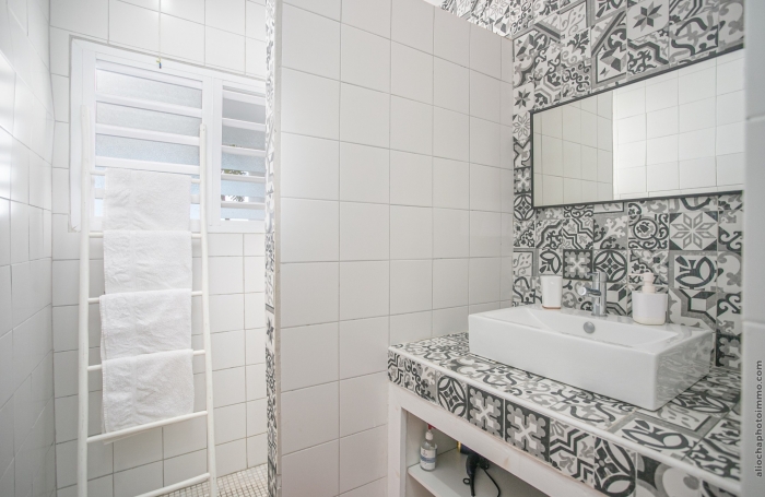 Bouillante Exceptionnel ensemble immobilier de 6 appartements avec Vue Imprenable sur la mer !