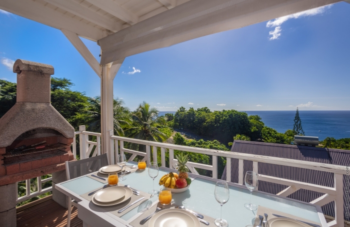 Bouillante Exceptionnel ensemble immobilier de 6 appartements avec Vue Imprenable sur la mer !