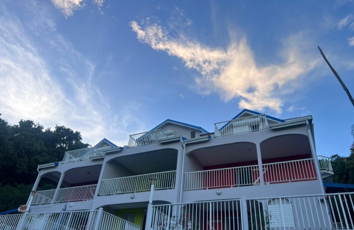 TROIS RIVIERES COCOYER APPARTEMENT DUPLEX T4 VUE MER SUR LES SAINTES