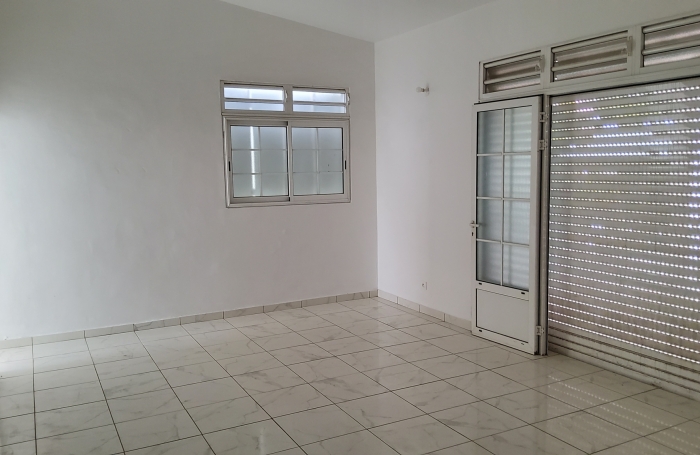 En location 1350 € par mois à Trois-Rivières : grande maison