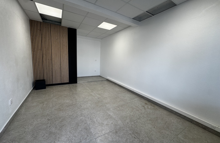 Location Local commercial 97139