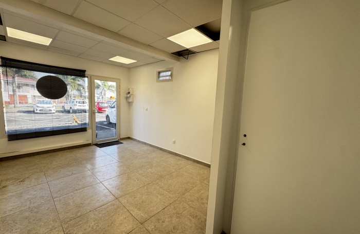 Local situé en centre ville des Abymes