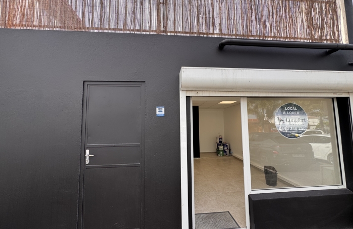 Local situé en centre ville des Abymes