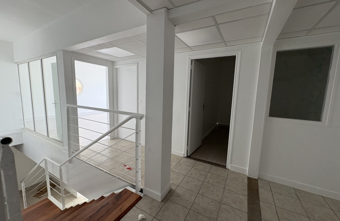 LOCAL COMMERCIAL 200M2  ZONE ARNOUVILLE