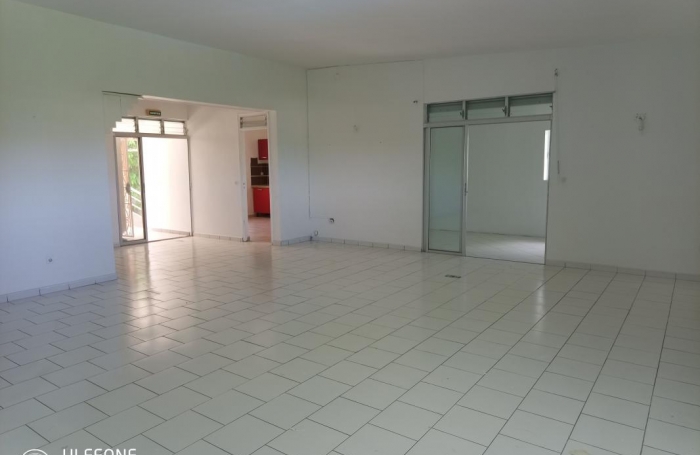 Location Maison 200m&sup2; 10 pièces Gosier