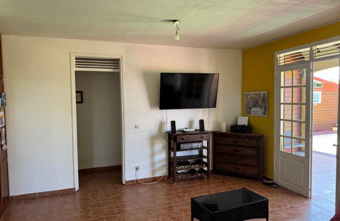 Saint-Claude, Villa T5 Piscine, Studio et Bungalow