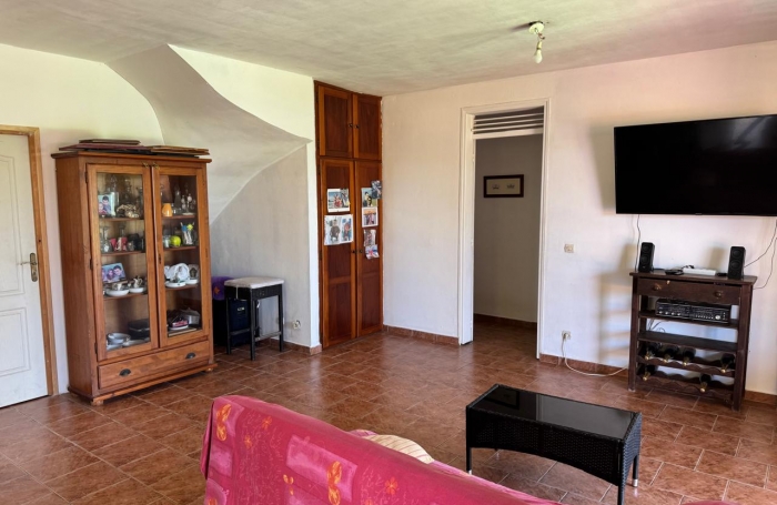 Saint-Claude, Villa T5 Piscine, Studio et Bungalow