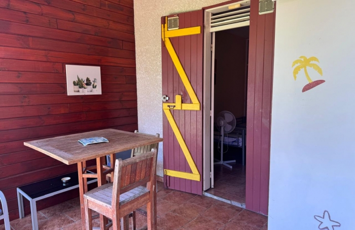 Saint-Claude, Villa T5 Piscine, Studio et Bungalow