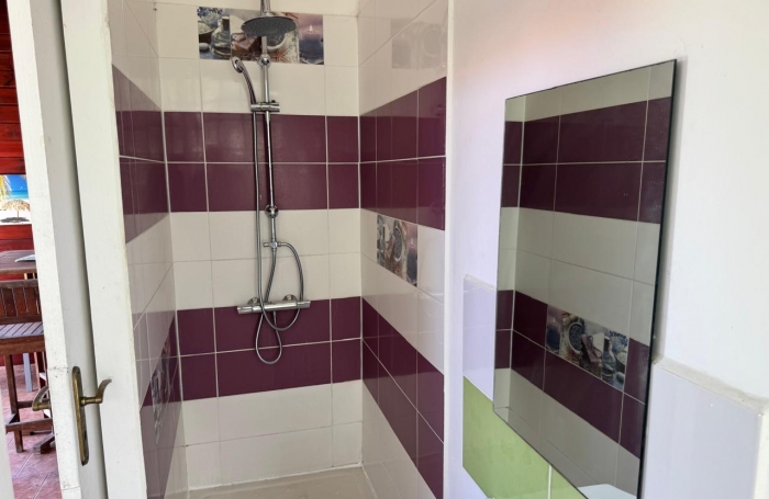 Saint-Claude, Villa T5 Piscine, Studio et Bungalow