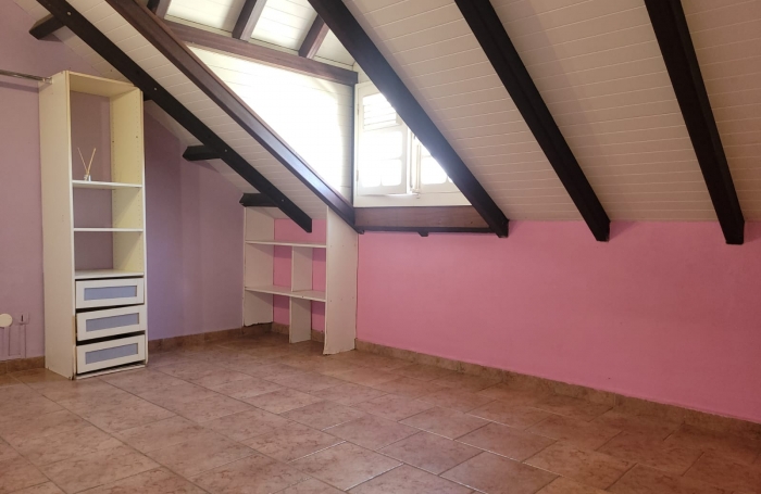 Saint-Claude, Villa T5 Piscine, Studio et Bungalow