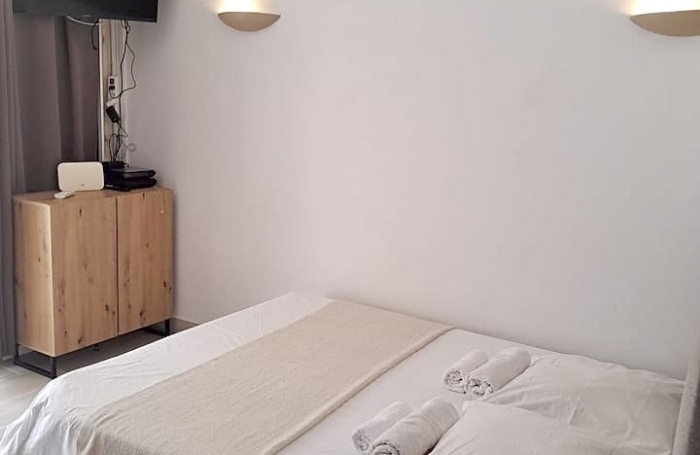 APPARTEMENT ANSE DES ROCHERS JOLIE VUE MER ET PISCINE