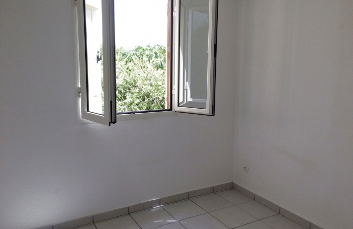 3 pi&egrave;ces 57.37 m2 BAIE-MAHAULT Moudong Sud, T3 RDC