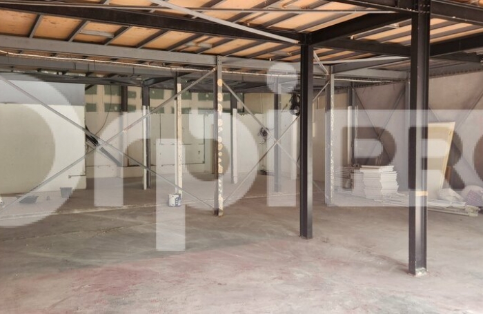 Orpi Boutarel vous propose de louer un entrepôt au centre de Jarry