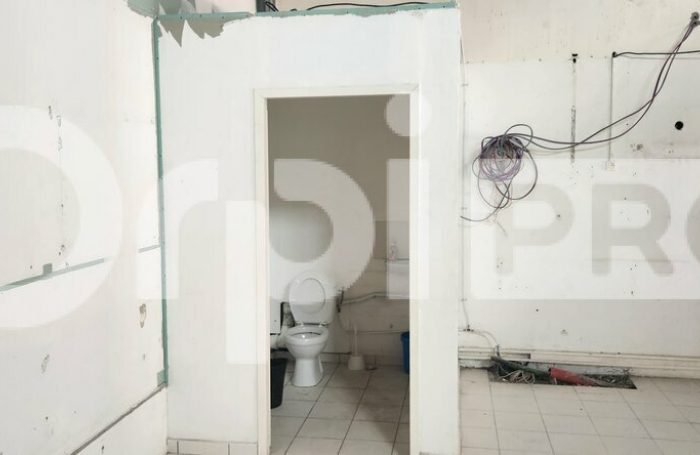 Orpi Boutarel vous propose de louer un entrepôt au centre de Jarry