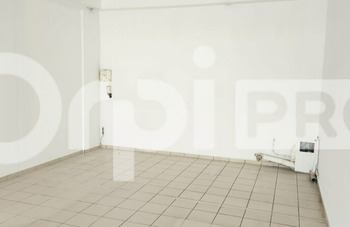 avec ORPI  boutarel , louez votre local au Gosier sur un axe très passant