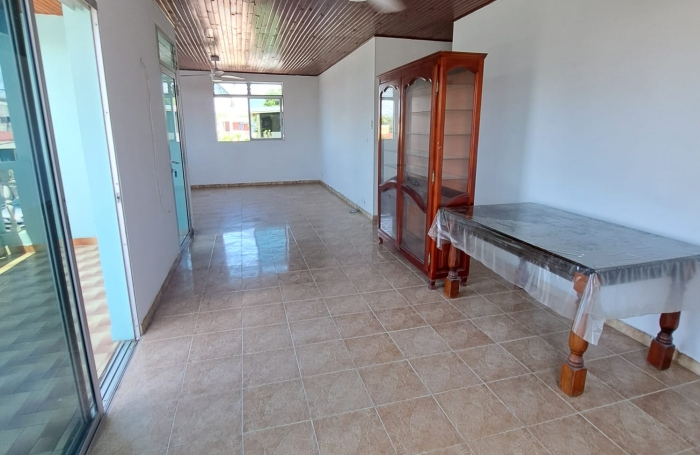 RARE - IMMEUBLE DE RAPPORT DANS LE CENTRE DU GOSIER