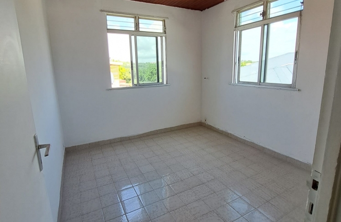 RARE - IMMEUBLE DE RAPPORT DANS LE CENTRE DU GOSIER