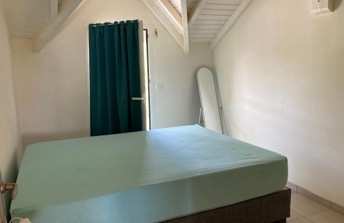 SAINT-CLAUDE, APPARTEMENT T3 RESIDENCE SECURISEE AVEC PISCINE- TERRASSE VUE MER ET MONTAGNE