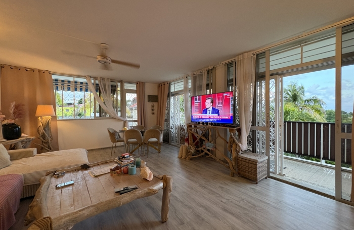 MAISON T6 AVEC PISCINE SECTEUR PERINET